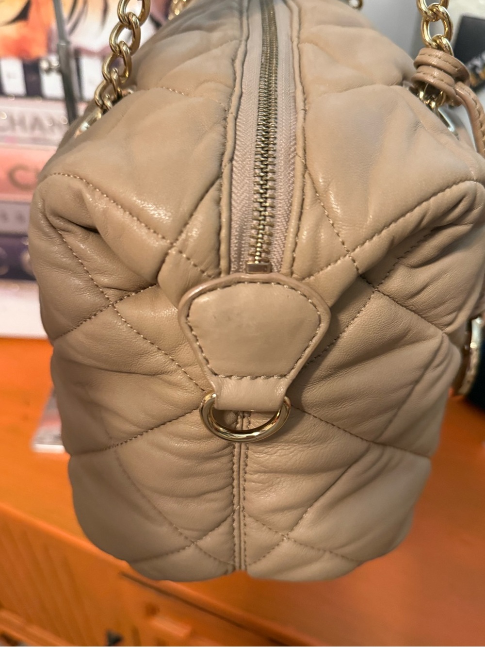 Michael Kors Quilted Beige Leather Shoulder Bag with Gold Hardware VGUC - Picture 7 of 13